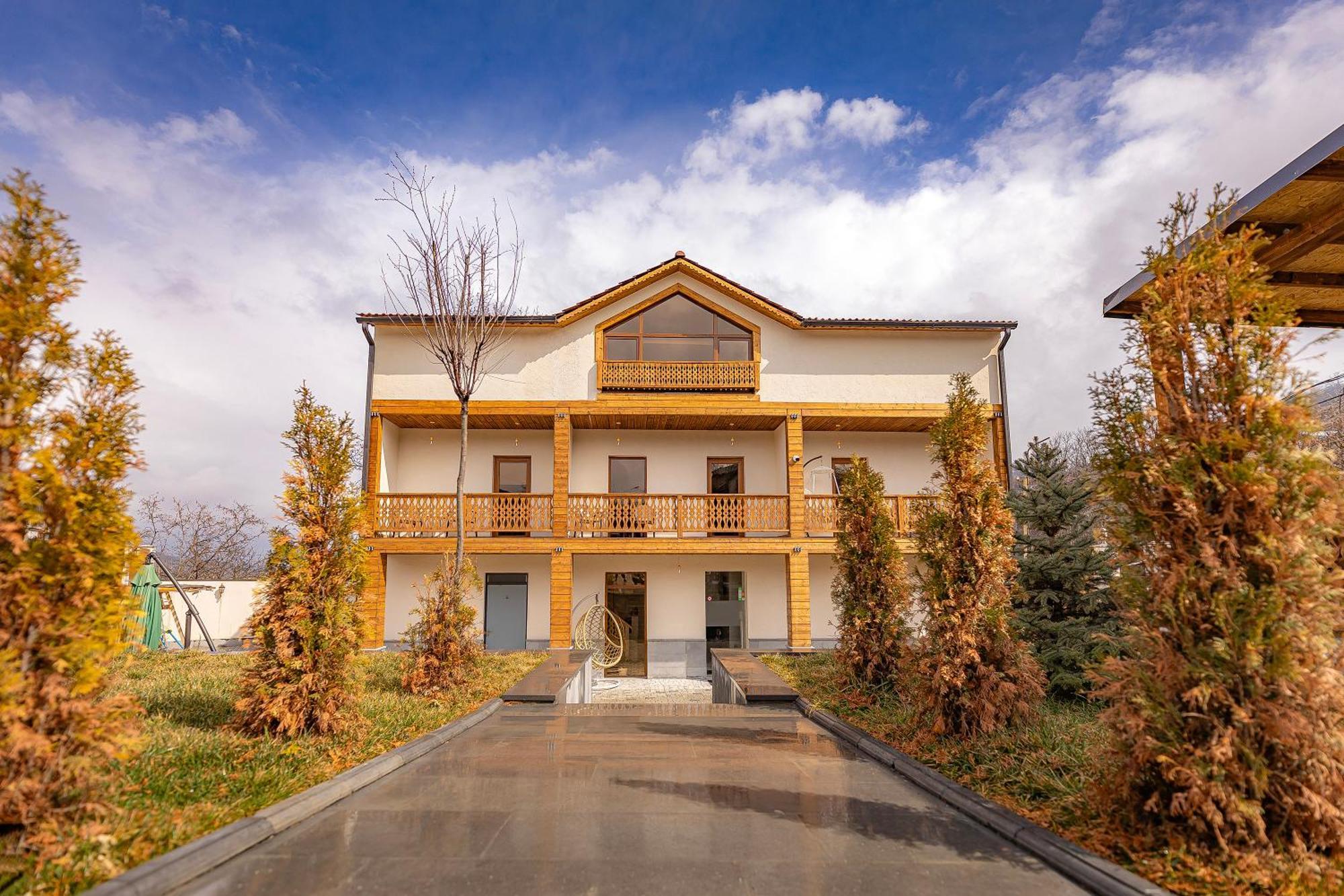 Taniqinn Dilijan Hotel מראה חיצוני תמונה